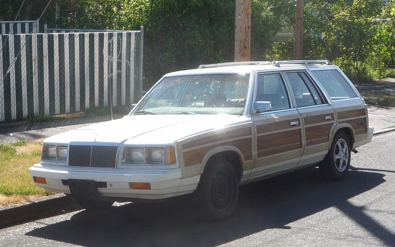 1986 Chrysler lebaron town country wagon #4