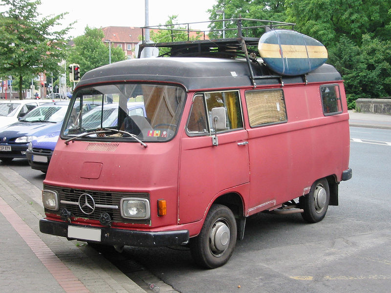 Mercedes benz 207d van #3