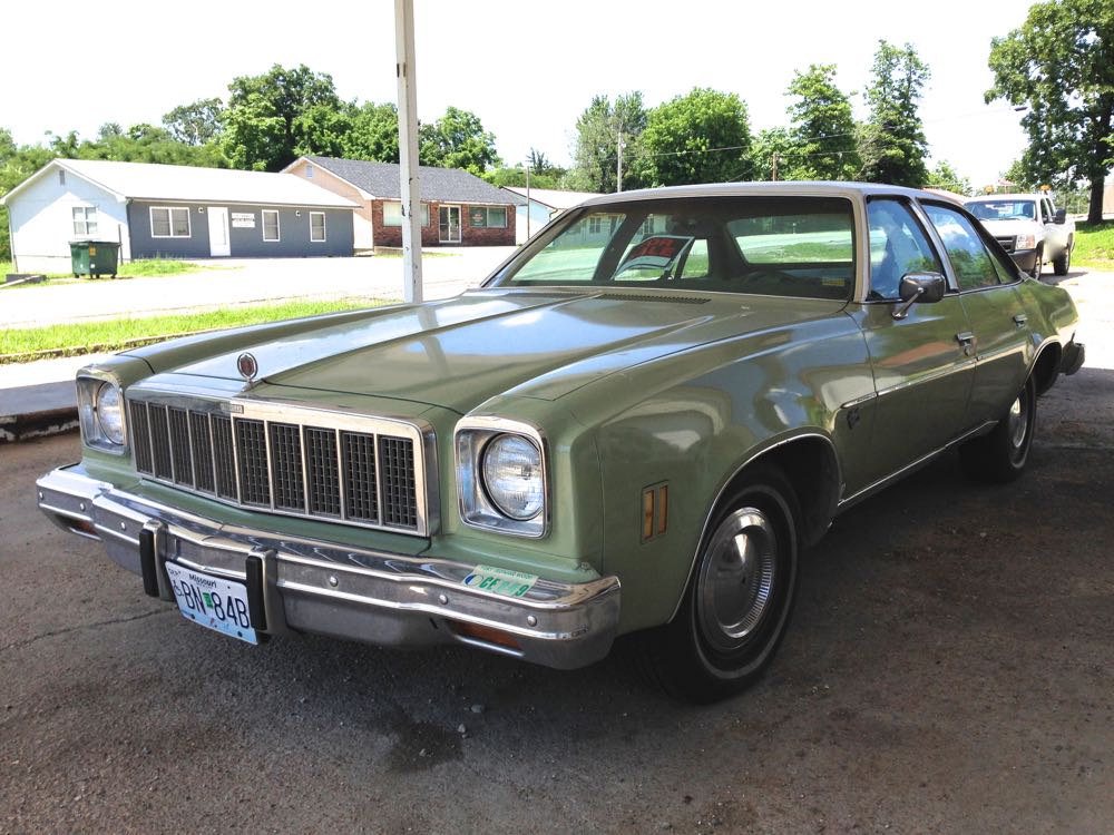 Curbside Classic: 1975 Chevrolet Chevelle Malibu Classic – A Dollop Of ...