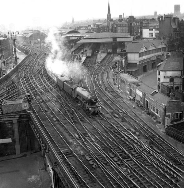 Trackside Classic: 1923 LNER A3 Class Pacific No 4472 Flying Scotsman ...