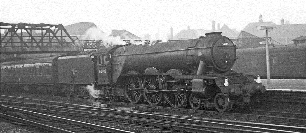 Trackside Classic: 1923 LNER A3 Class Pacific No 4472 Flying Scotsman ...