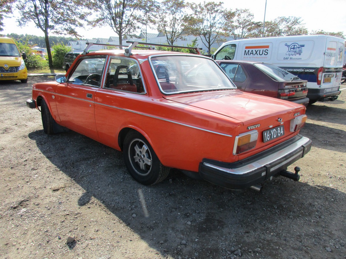 Car Show And Parking Lot Outtakes: Three Generations Of Two-Door Volvo ...