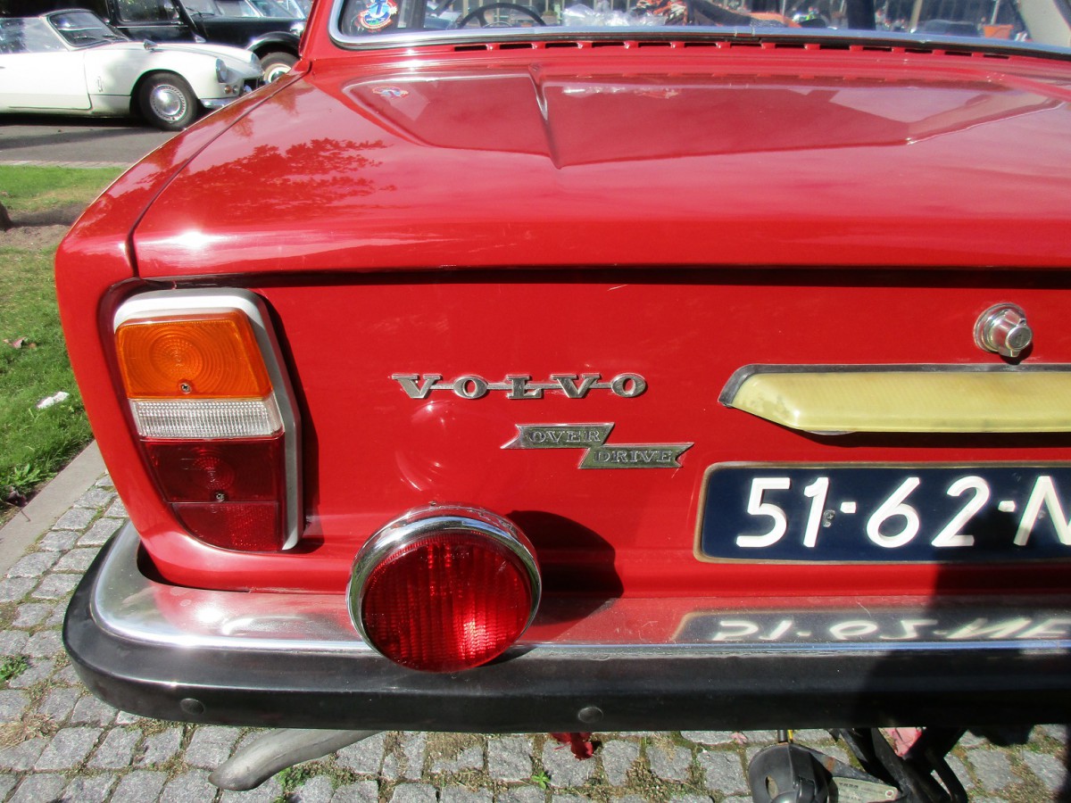 Car Show And Parking Lot Outtakes: Three Generations Of Two-Door Volvo ...