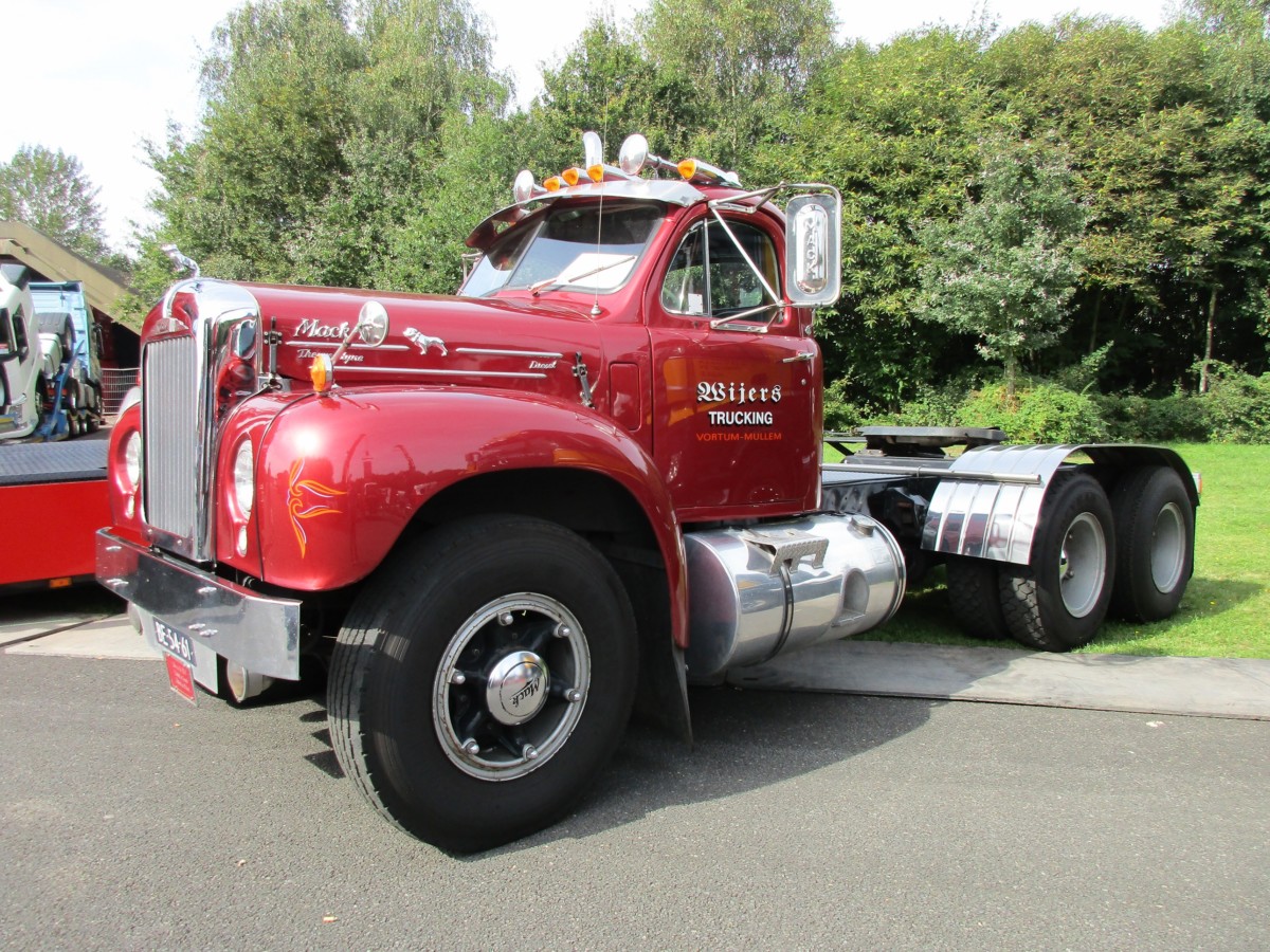 Truck Show Classics: 1964 Mack B-61 And 1995 Peterbilt 379 - Retirement ...