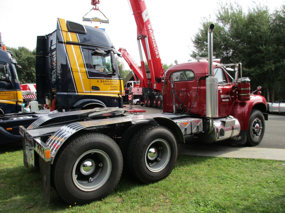 Truck Show Classics: 1964 Mack B-61 And 1995 Peterbilt 379 - Retirement ...